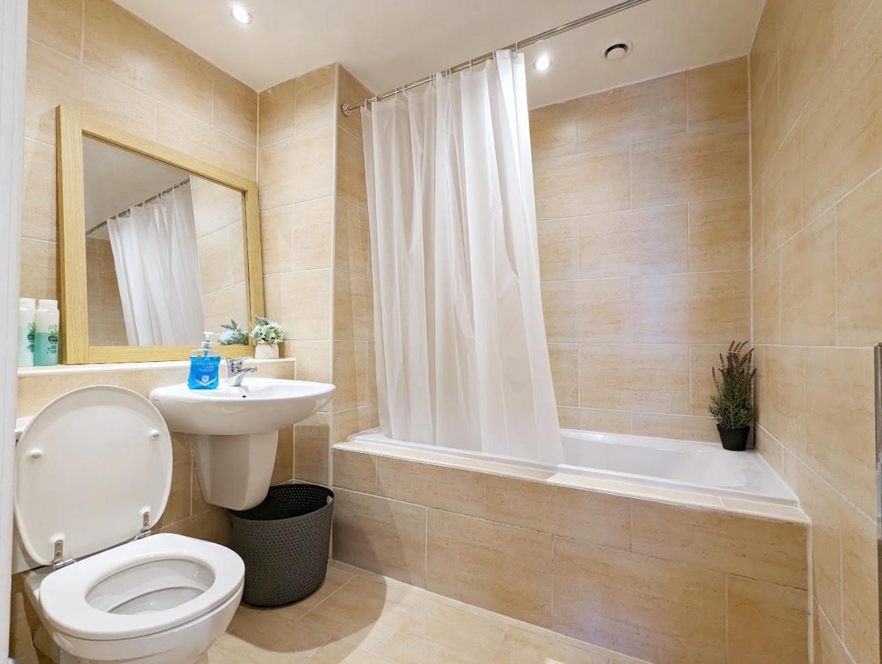 Guest Room In City Centre Near Key Attractions Ливърпул Екстериор снимка