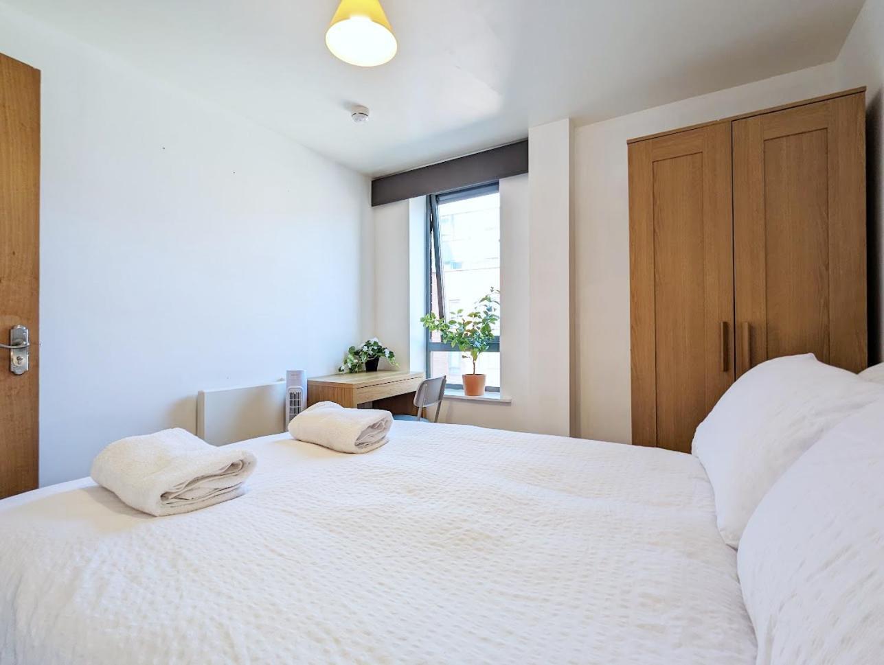 Guest Room In City Centre Near Key Attractions Ливърпул Екстериор снимка