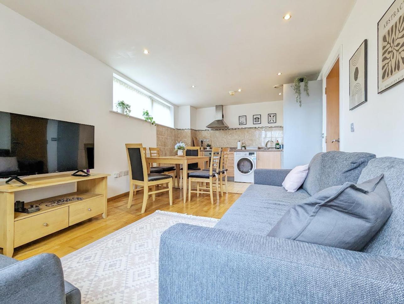 Guest Room In City Centre Near Key Attractions Ливърпул Екстериор снимка
