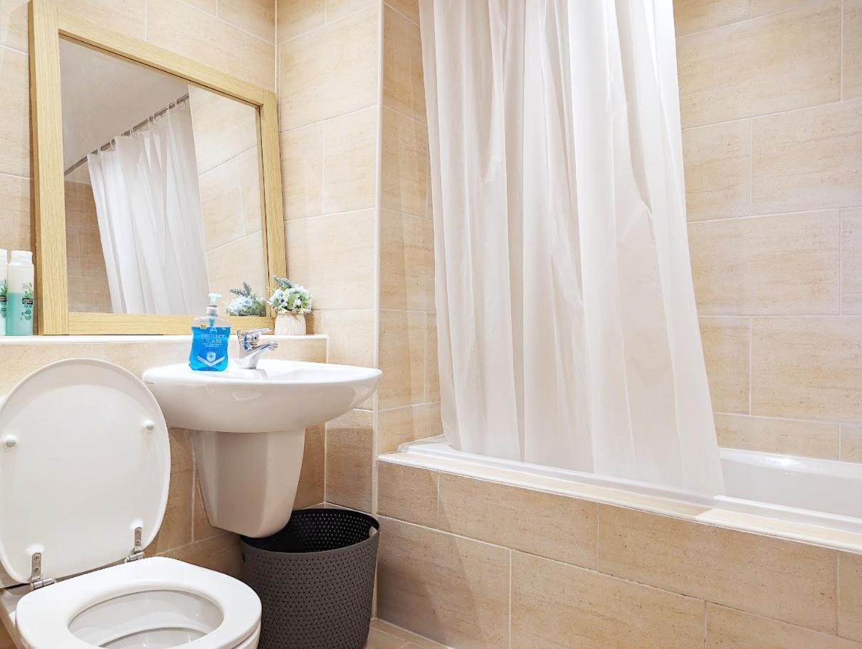 Guest Room In City Centre Near Key Attractions Ливърпул Екстериор снимка
